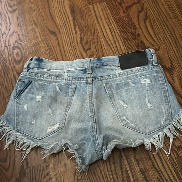 One teaspoon jean shorts size 25 - Picture 2 of 3